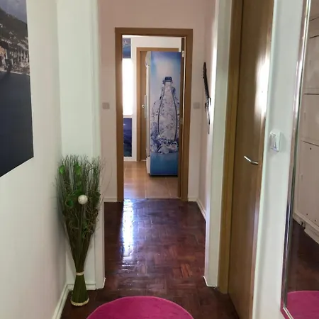 7 Rivers Hostal